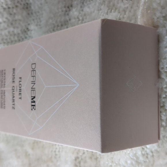 DefineMe Floret - Rose Quartz Crystal Infused Perfume Mist, 28ml/0.95fl oz - Picture 8 of 13